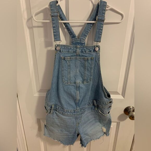 Ingrid & Isabel Pants - Ingrid + Isabel size 4 cut off overalls shorts blue